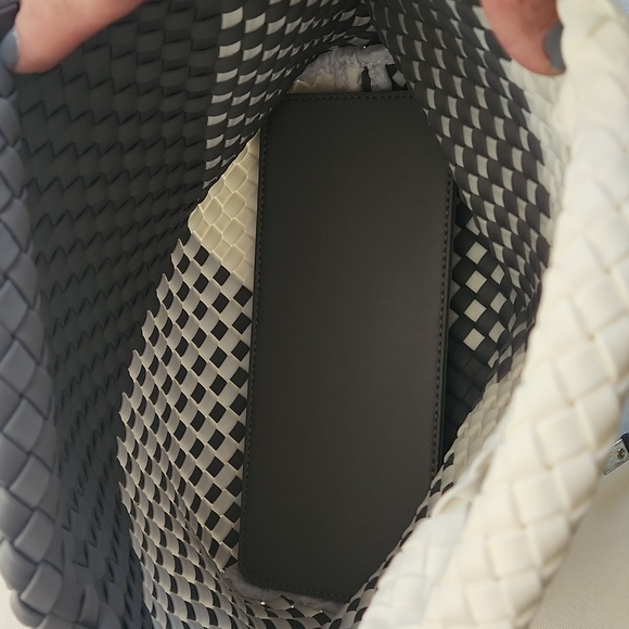 Woven Neoprene Tote/Cross Body NWT - Picture 6 of 7